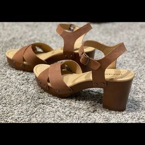 EUC Sz 7.5 m Lucky Brand Chunky Heels